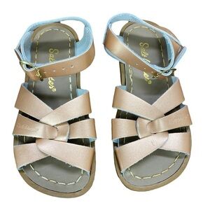 Saltwater originals leather sandals in matte rose gold toddlers size 10